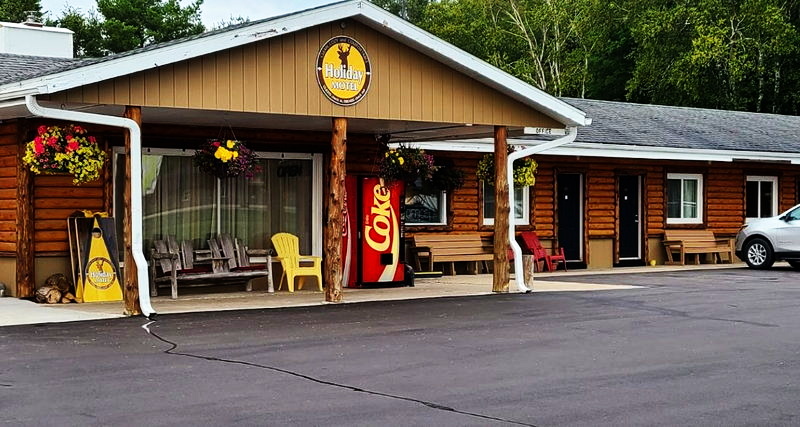 Holiday Motel - Web Listing (newer photo)